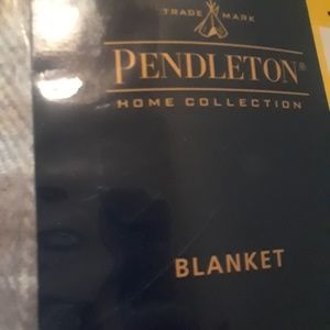 PENDLETON HOME COLLECTION BLANKET.